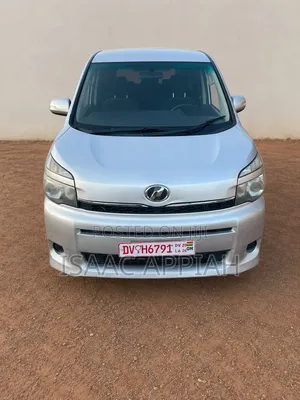 Toyota Voxy 2010 Silver