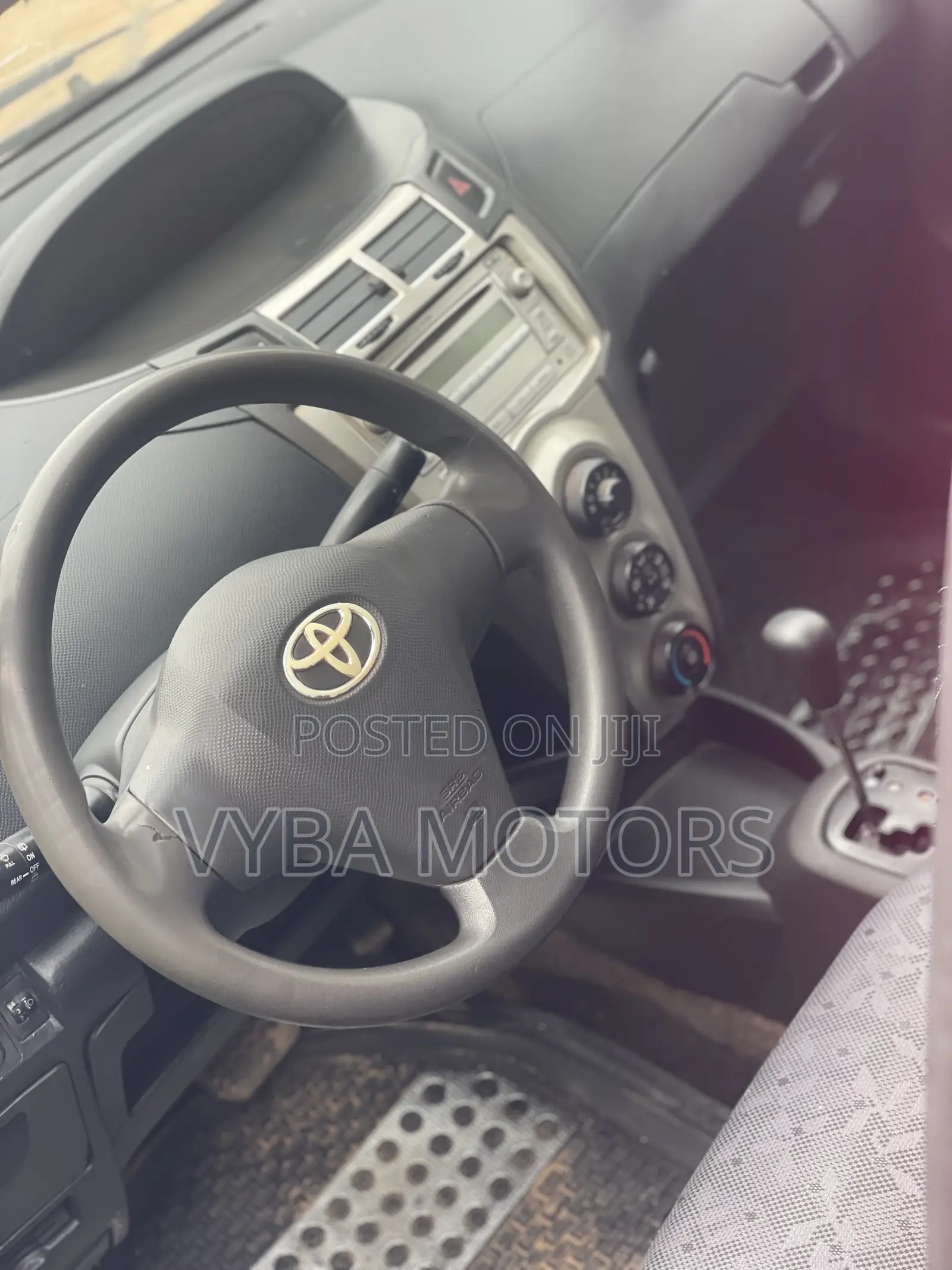 Toyota Vitz 2010 Red