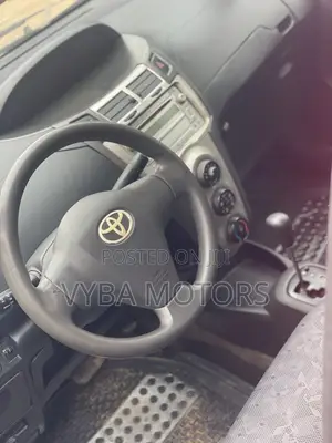 Toyota Vitz 2010 Red