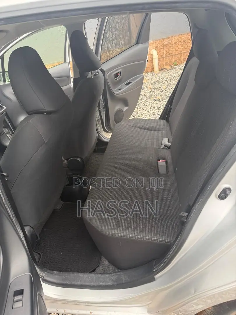 Toyota Vitz 1.5 FWD 5dr 2015 Silver