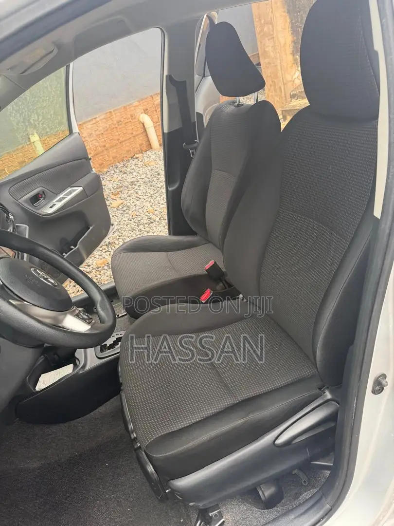 Toyota Vitz 1.5 FWD 5dr 2015 Silver