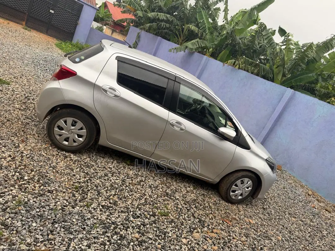 Toyota Vitz 1.5 FWD 5dr 2015 Silver