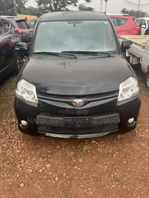 Toyota Sienta 1.5 FWD 2013 Black