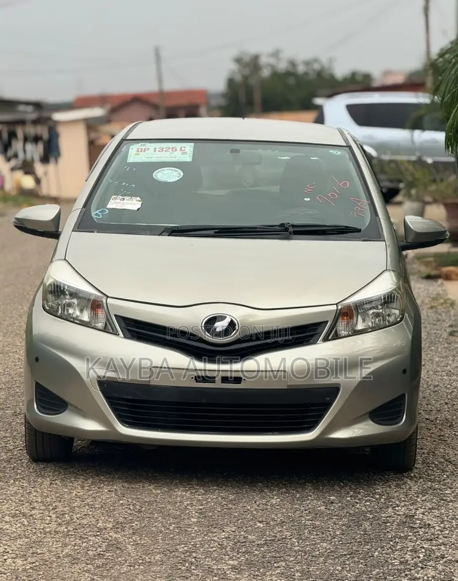 Toyota Vitz 2013 Gray