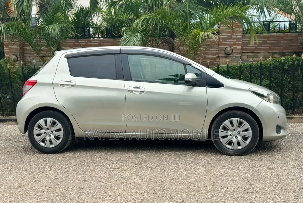 Toyota Vitz 2013 Gray