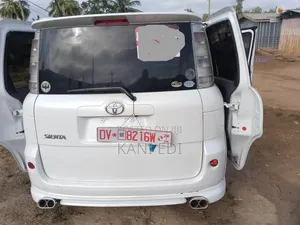 Toyota Sienta 2012 Silver