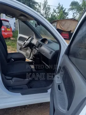Toyota Sienta 2012 Silver