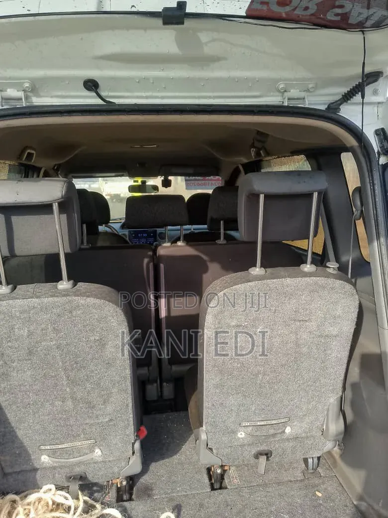 Toyota Sienta 2012 Silver