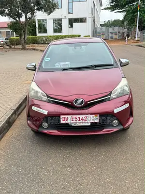 Toyota Vitz 1.5 FWD 3dr 2015 Maroon