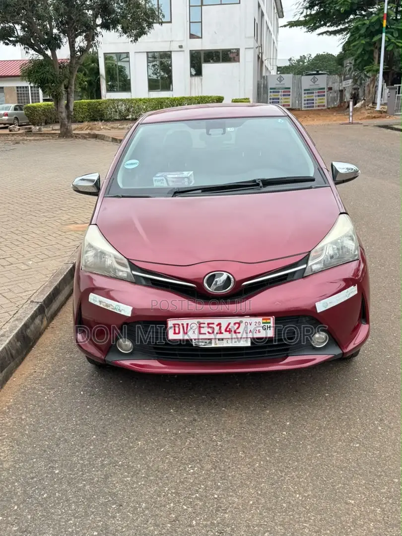 Toyota Vitz 1.5 FWD 3dr 2015 Maroon