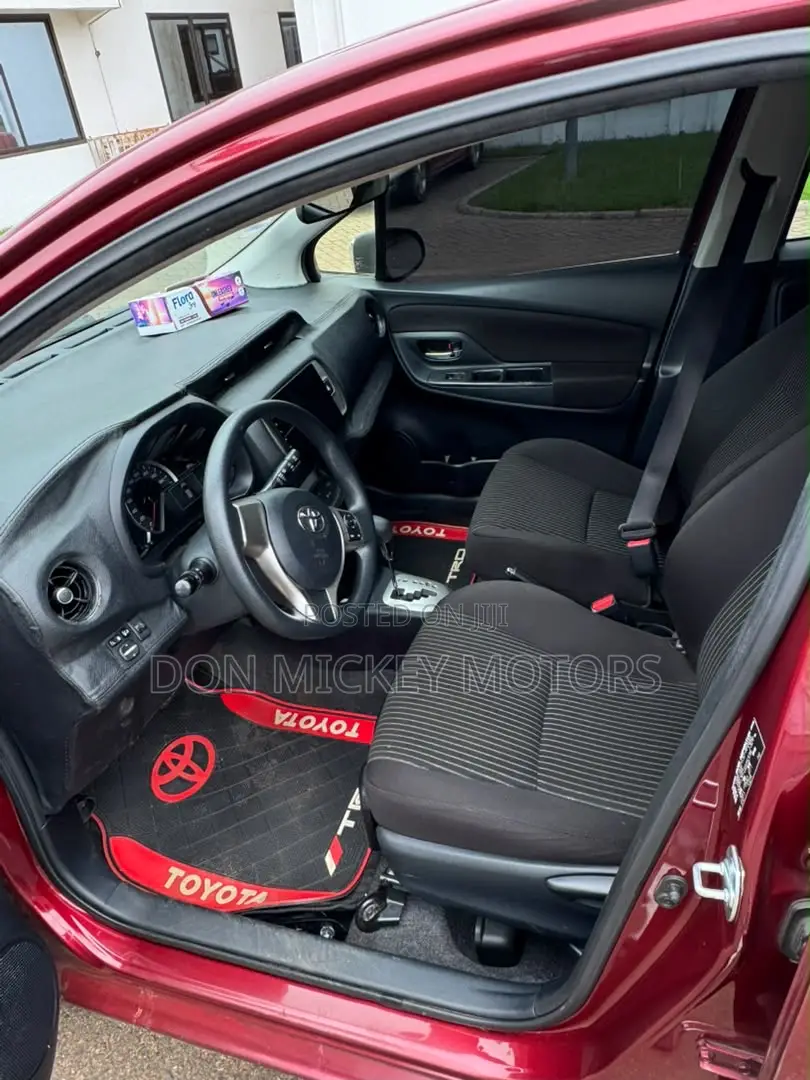 Toyota Vitz 1.5 FWD 3dr 2015 Maroon