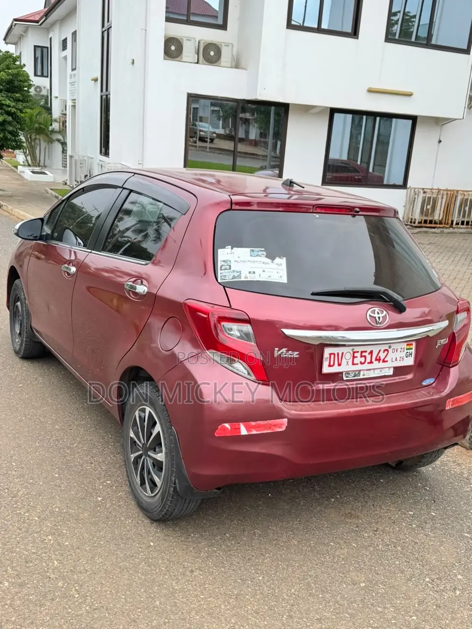 Toyota Vitz 1.5 FWD 3dr 2015 Maroon