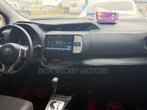 Toyota Vitz 1.5 FWD 3dr 2015 Maroon