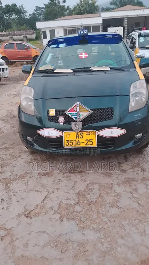 Toyota Yaris 2010 Green