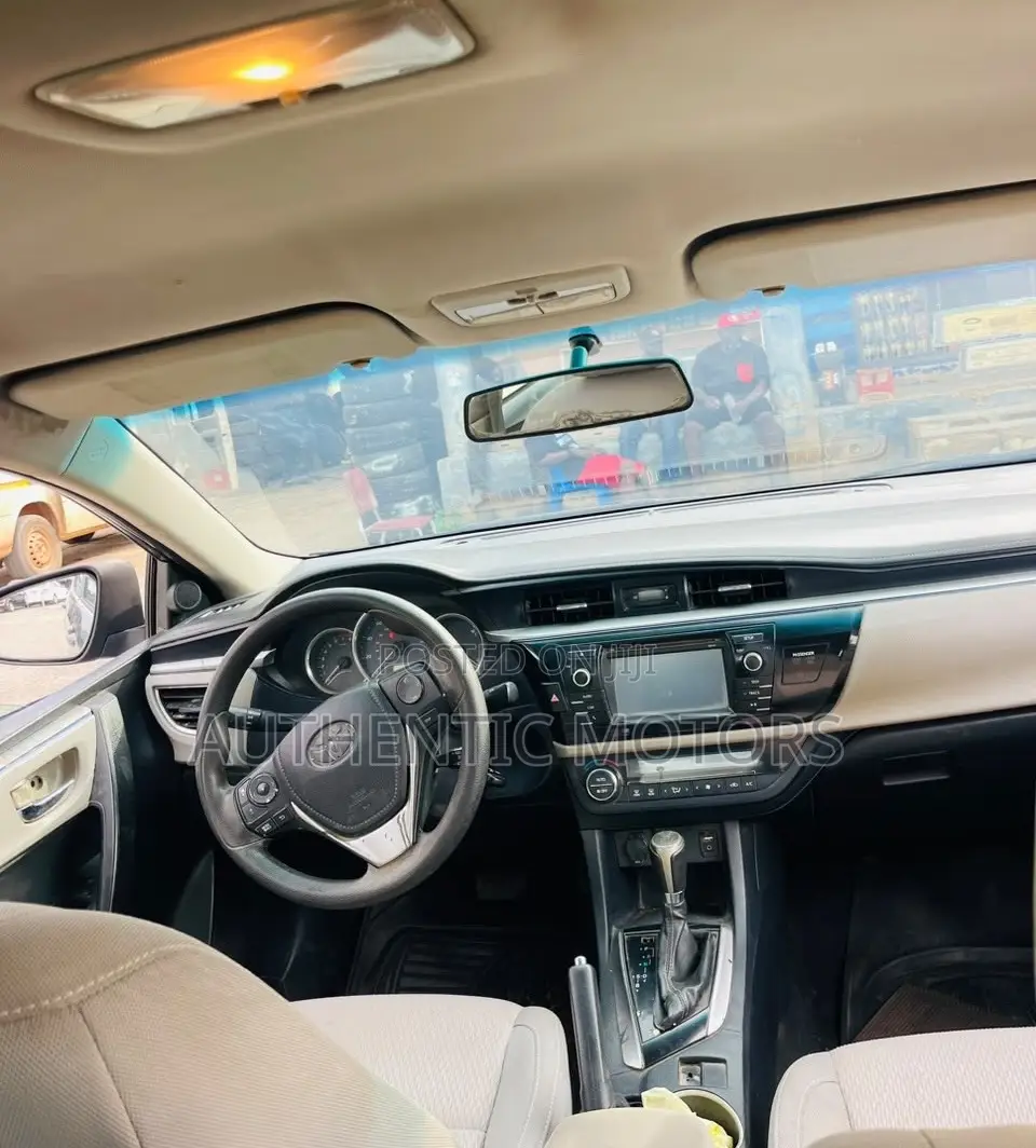 Toyota Corolla LE 4dr Sedan (1.8L 4cyl CVT) 2015 Beige