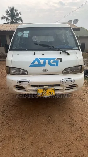 Hyundai H-100 2001 White