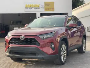 Toyota RAV4 XLE AWD 2019 Red