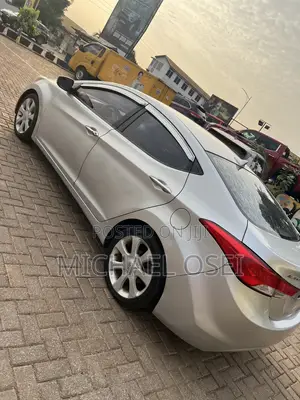 Hyundai Avante 2013 Silver