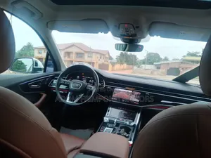 Audi Q7 2024 White