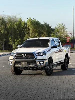 Toyota Hilux 2025 White
