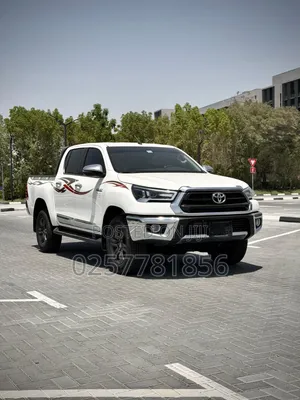 Toyota Hilux 2025 White