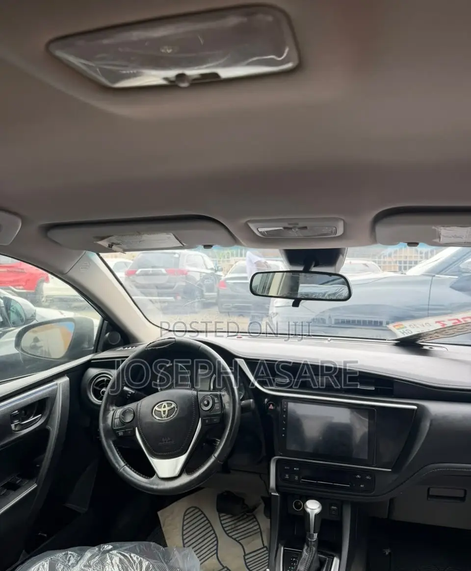 Toyota Corolla SE (1.8L 4cyl 2A) 2018 Black