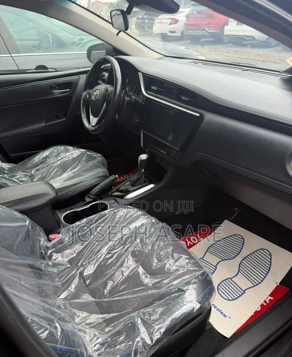 Toyota Corolla SE (1.8L 4cyl 2A) 2018 Black