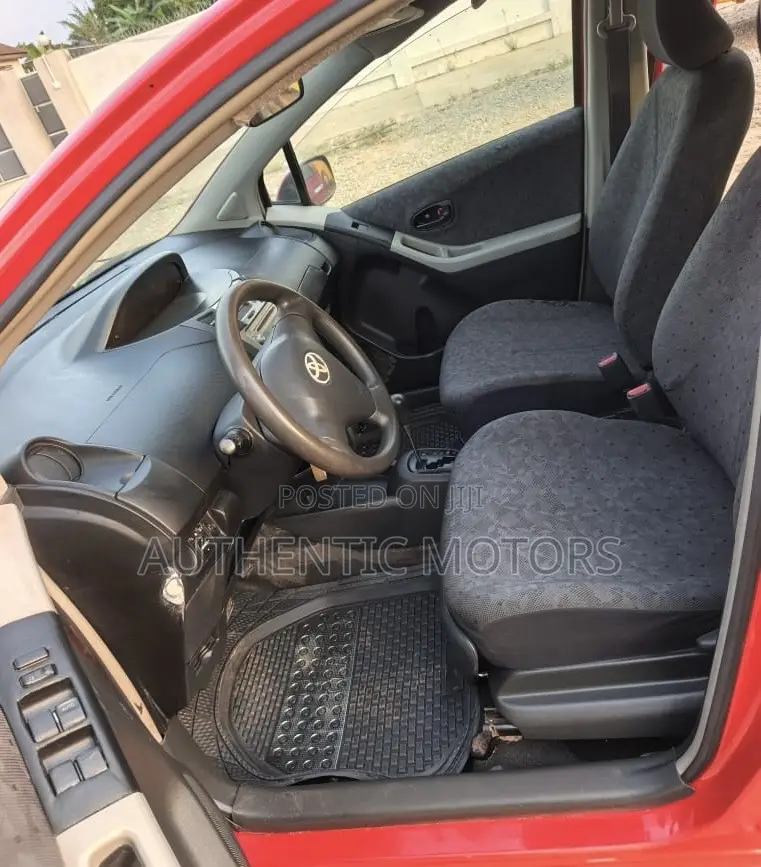 Toyota Vitz 2010 Red