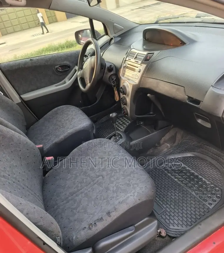 Toyota Vitz 2010 Red