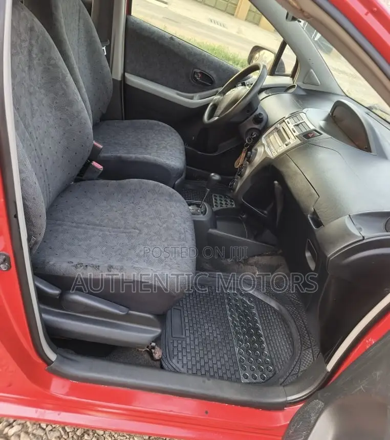 Toyota Vitz 2010 Red