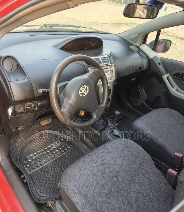 Toyota Vitz 2010 Red