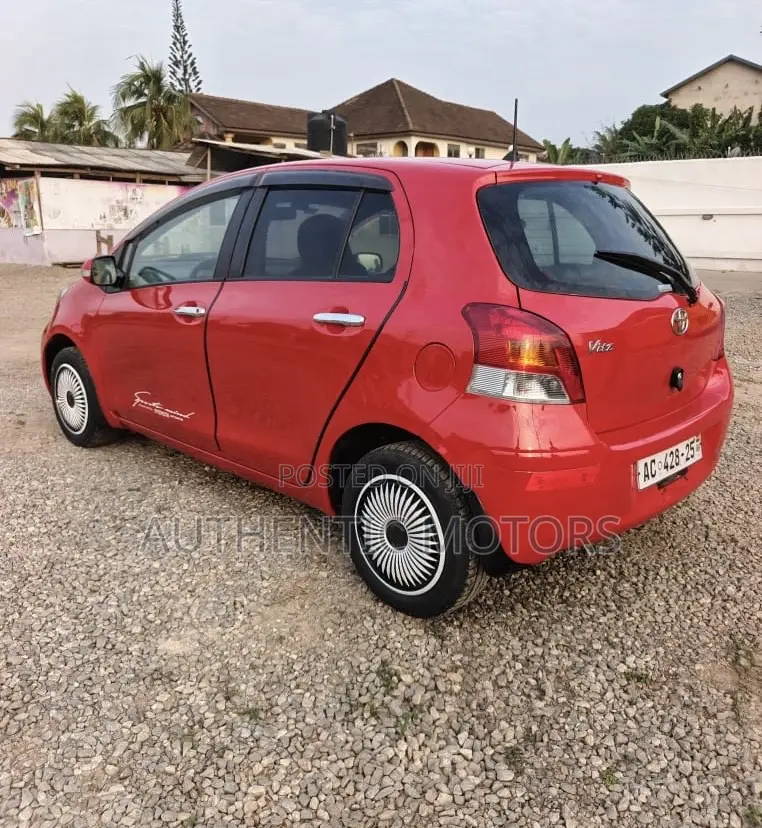 Toyota Vitz 2010 Red