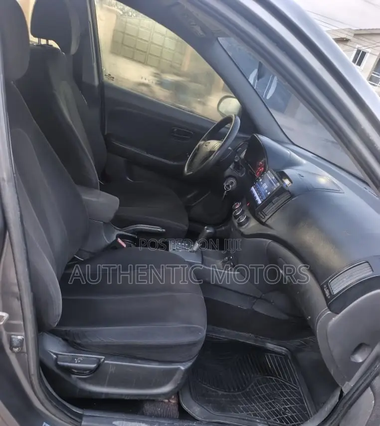 Hyundai Elantra 2010 Gray