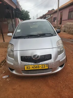 Toyota Vitz 2010 Silver
