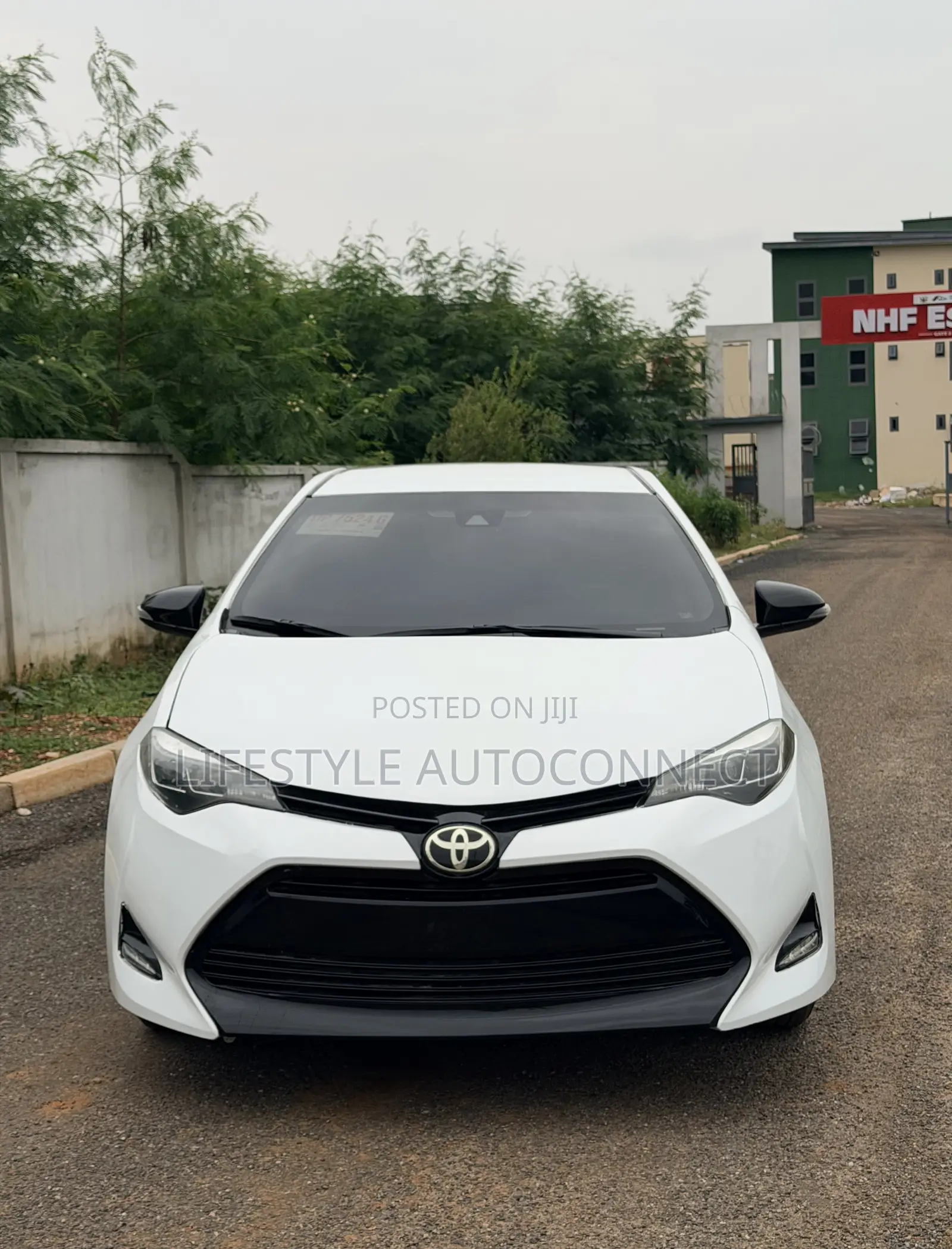 Toyota Corolla LE (1.8L 4cyl 2A) 2018 White