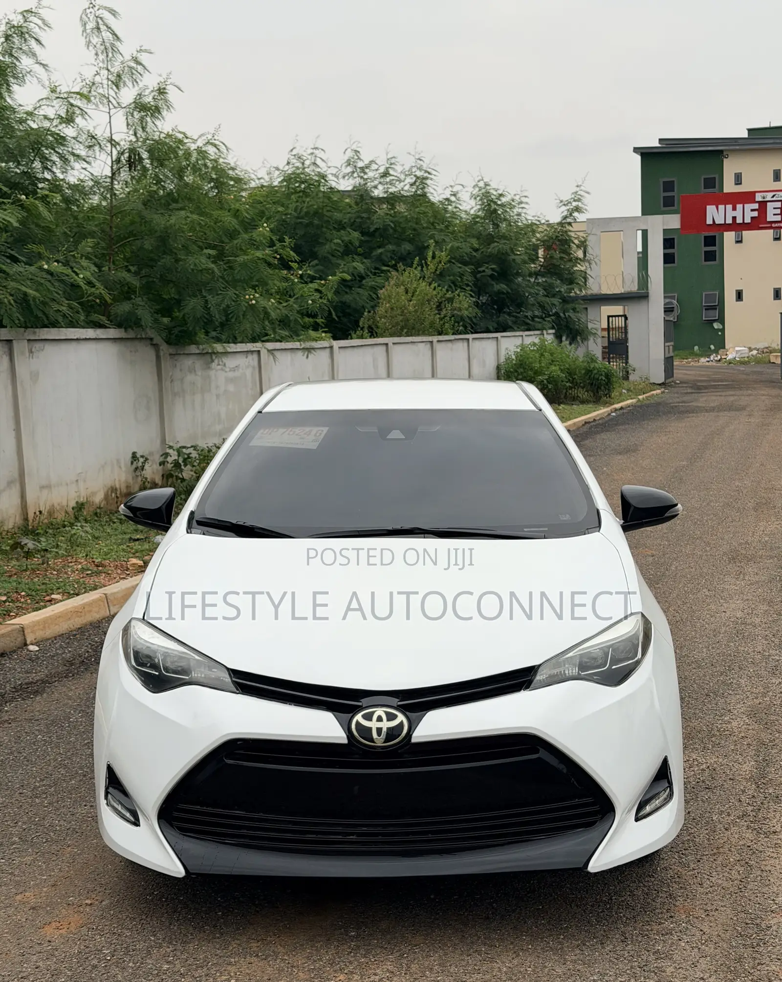 Toyota Corolla LE (1.8L 4cyl 2A) 2018 White