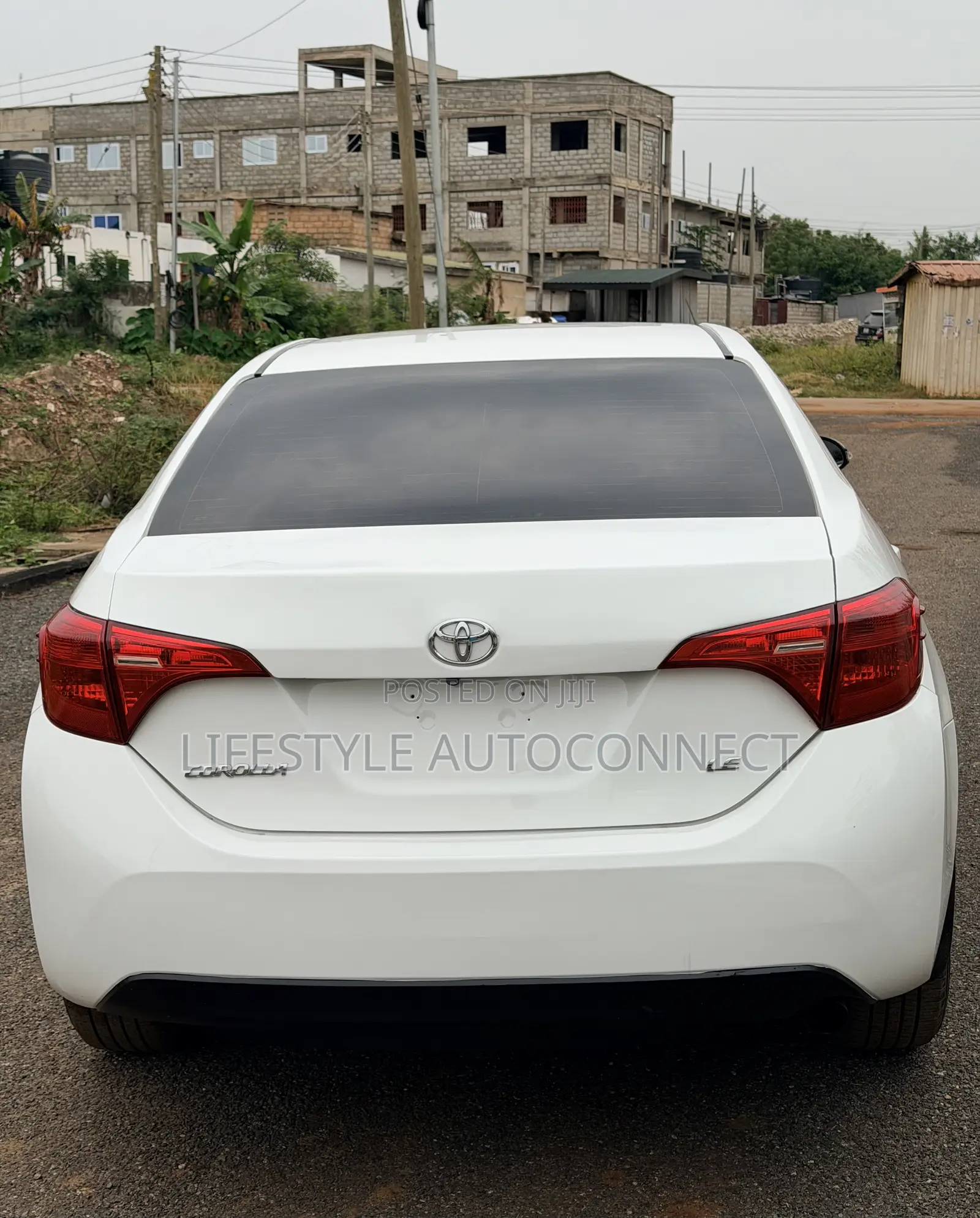 Toyota Corolla LE (1.8L 4cyl 2A) 2018 White