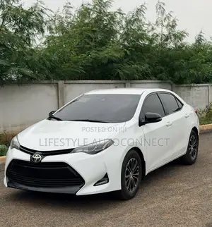 Toyota Corolla LE (1.8L 4cyl 2A) 2018 White