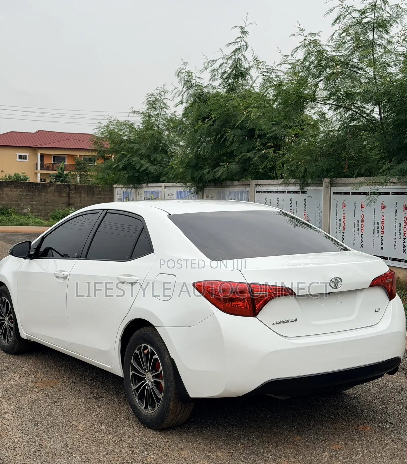 Toyota Corolla LE (1.8L 4cyl 2A) 2018 White