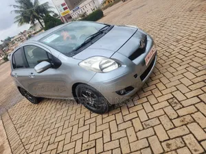 Toyota Vitz 2010 Gray