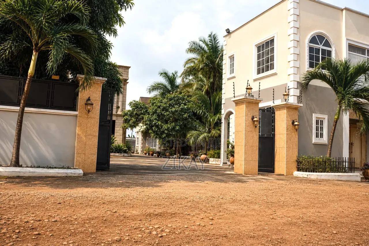 Furnished 4bdrm House in Akoko Foto for sale