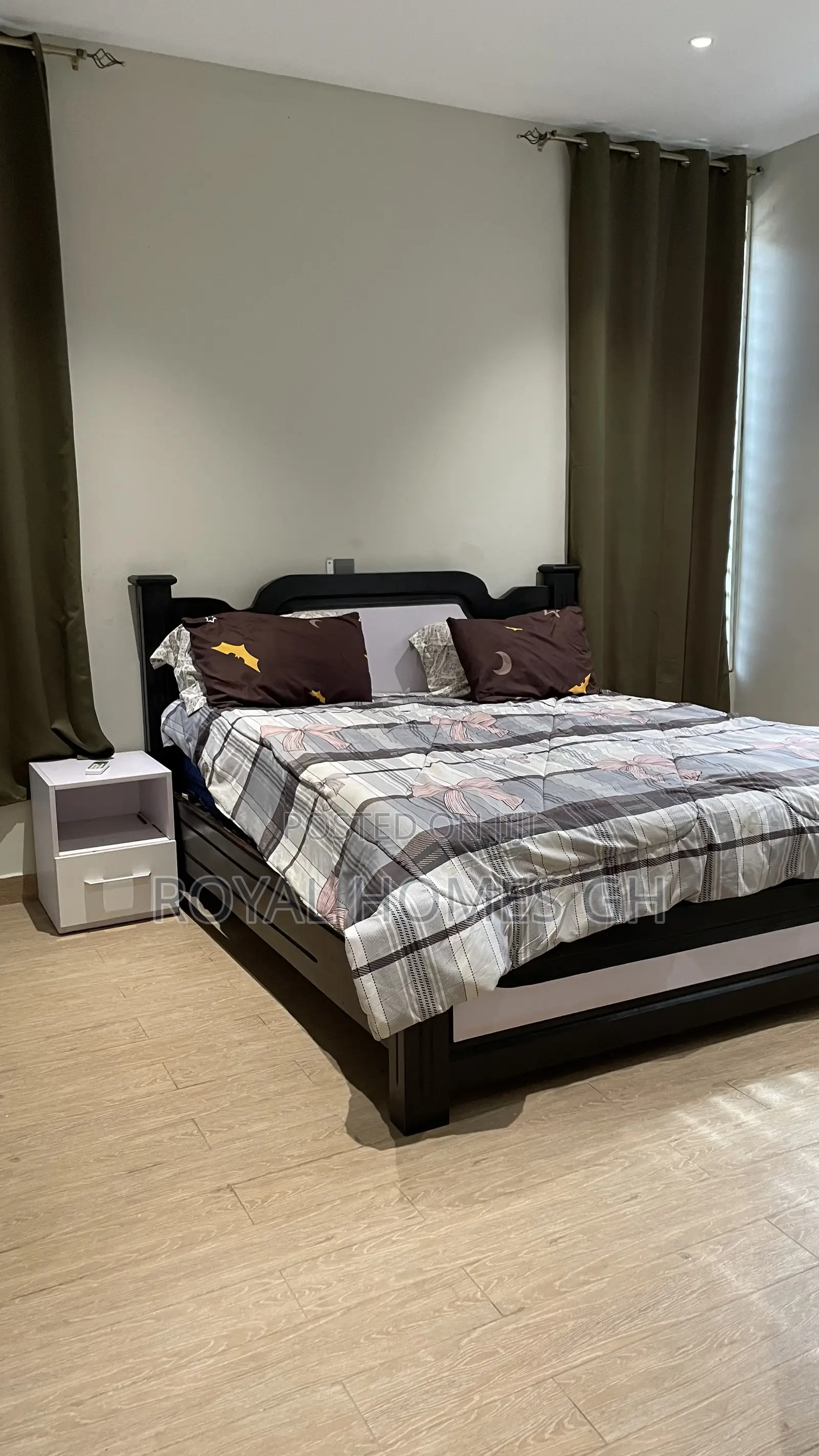 Furnished 4bdrm Townhouse / Terrace in Royal Homes Gh, East Legon