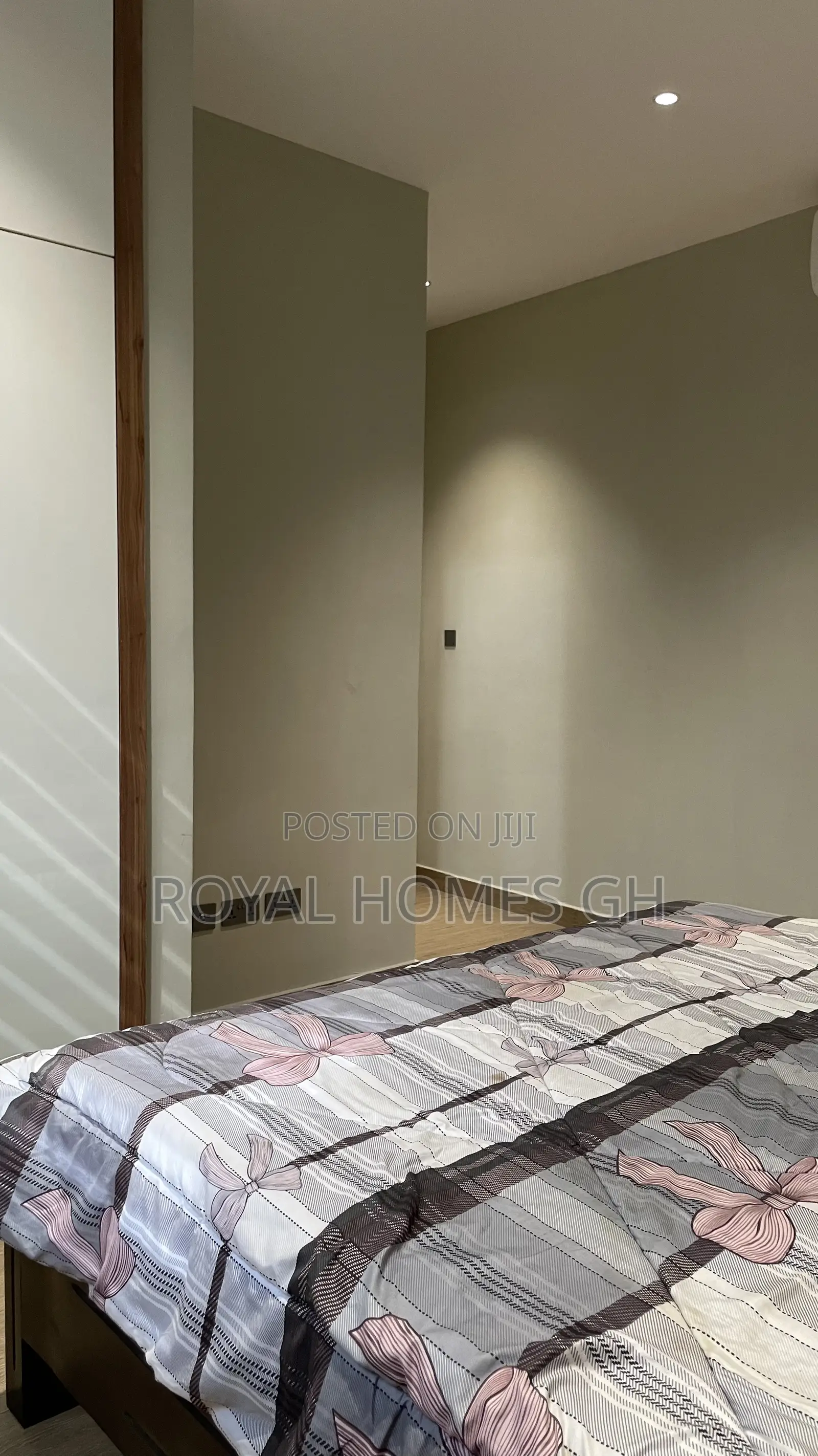 Furnished 4bdrm Townhouse / Terrace in Royal Homes Gh, East Legon