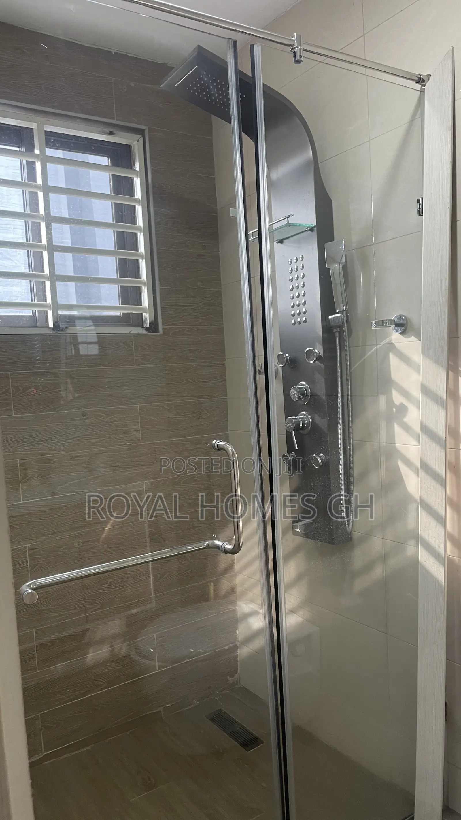 Furnished 4bdrm Townhouse / Terrace in Royal Homes Gh, East Legon
