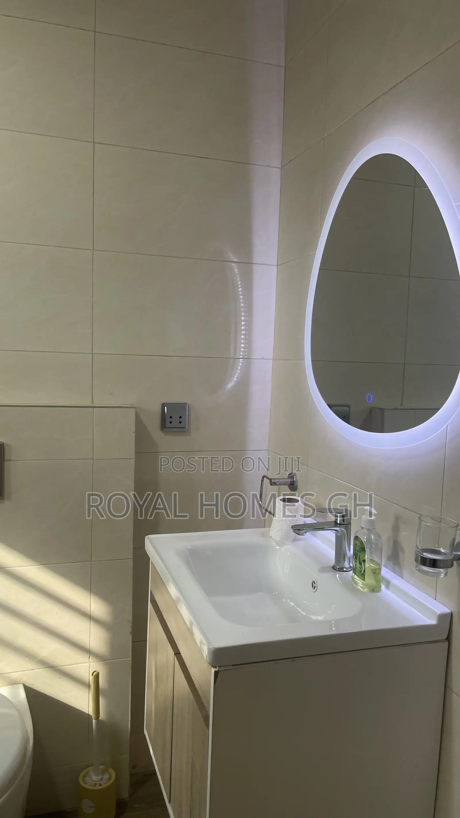 Furnished 4bdrm Townhouse / Terrace in Royal Homes Gh, East Legon