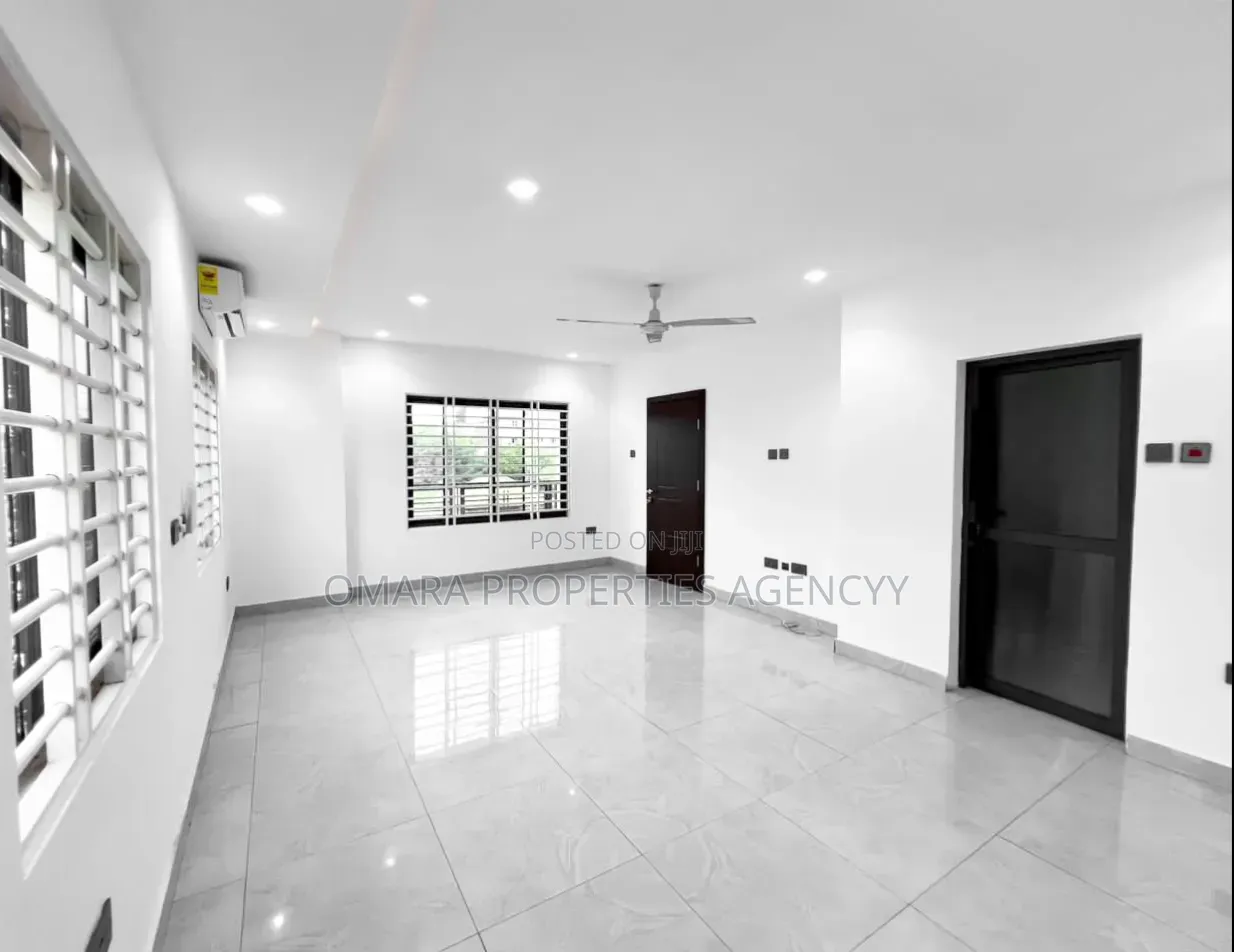 3bdrm Apartment in Dome Kwabenya, Parakuo Estate for rent