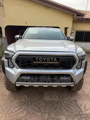 Toyota Tacoma SR5 Double Cab 5' Bed AT 2024 Silver