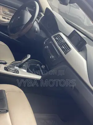 BMW 320i 2014 Black