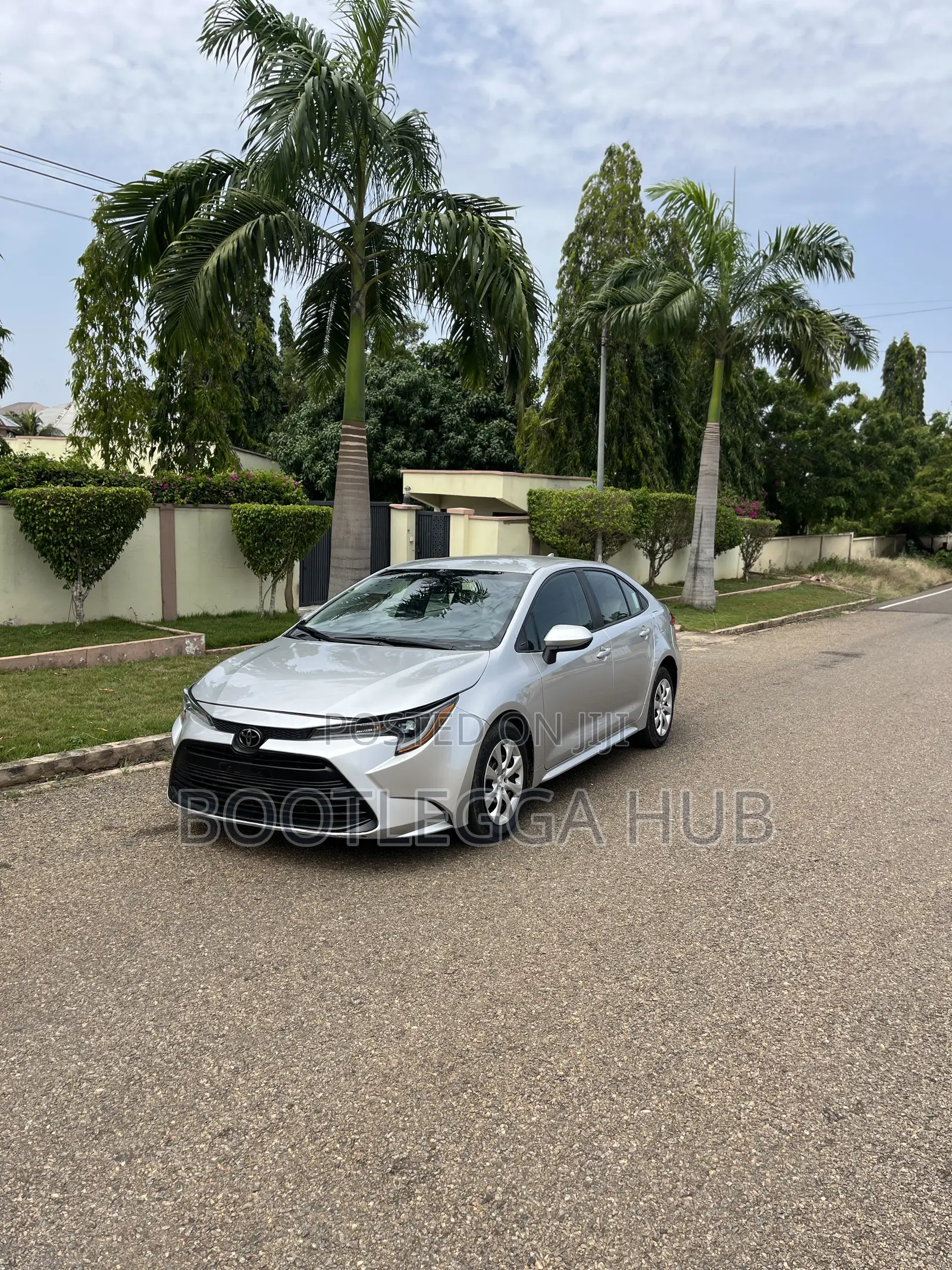 Toyota Corolla LE 2023 Silver