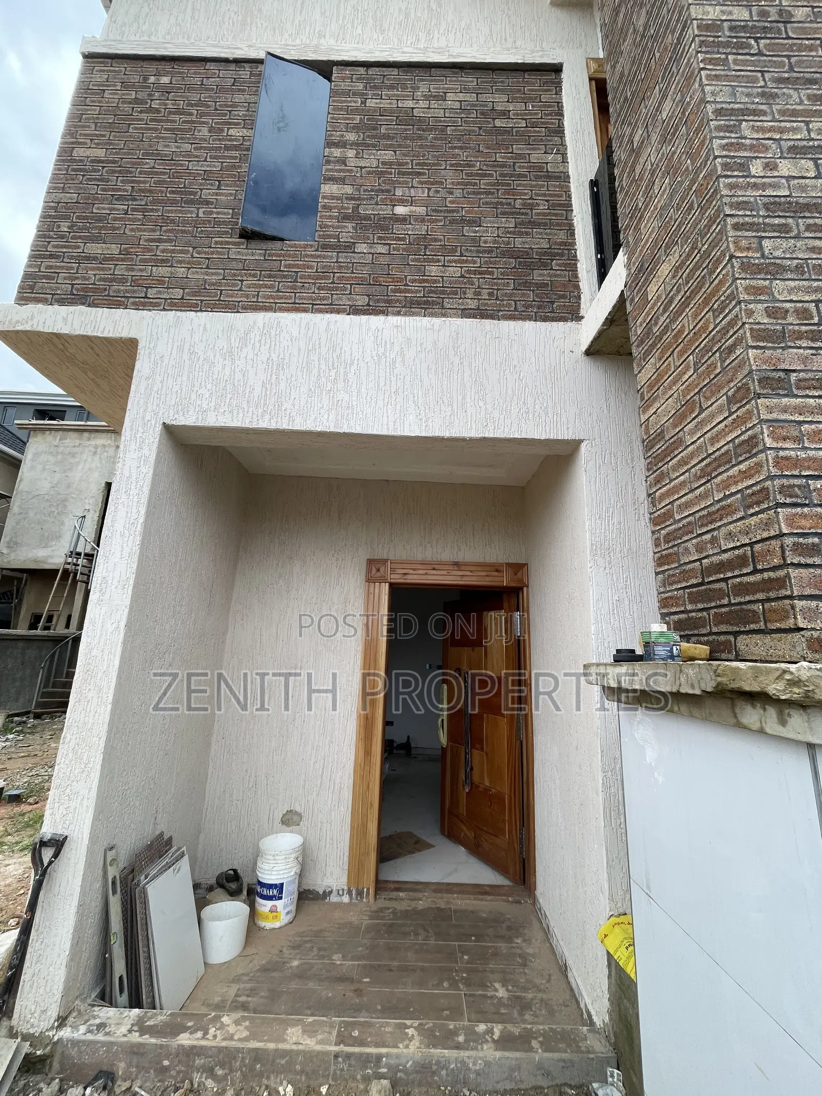 5bdrm Townhouse/Terrace in Zenith Properties, Round About for sale